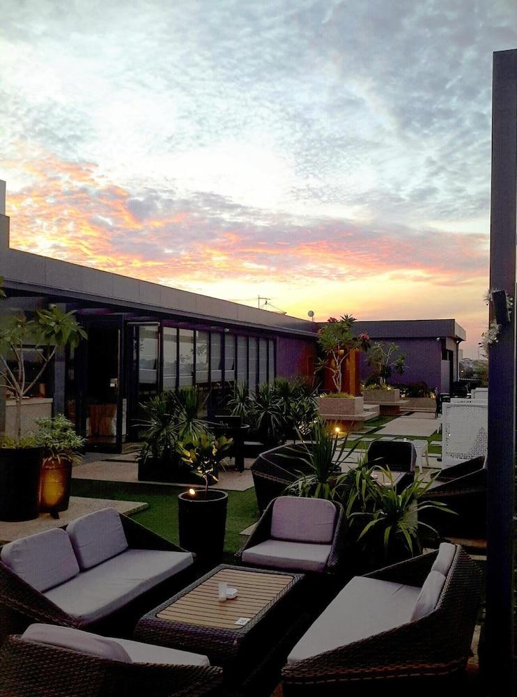 Eska Hotel Batam Exterior foto